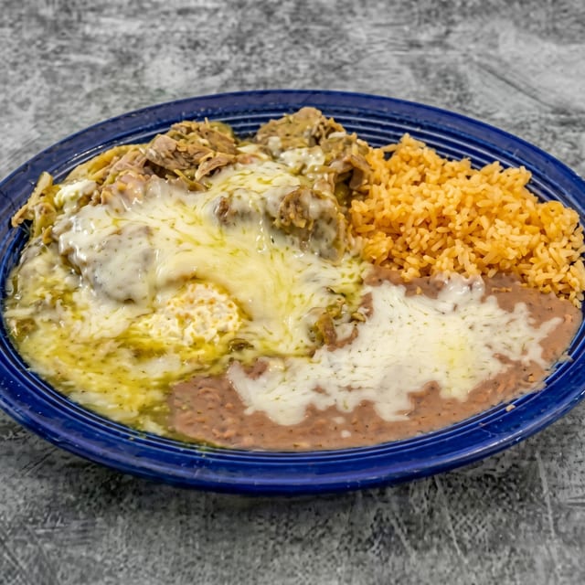 Huevos Con Chile Verde o Rojo Plate.